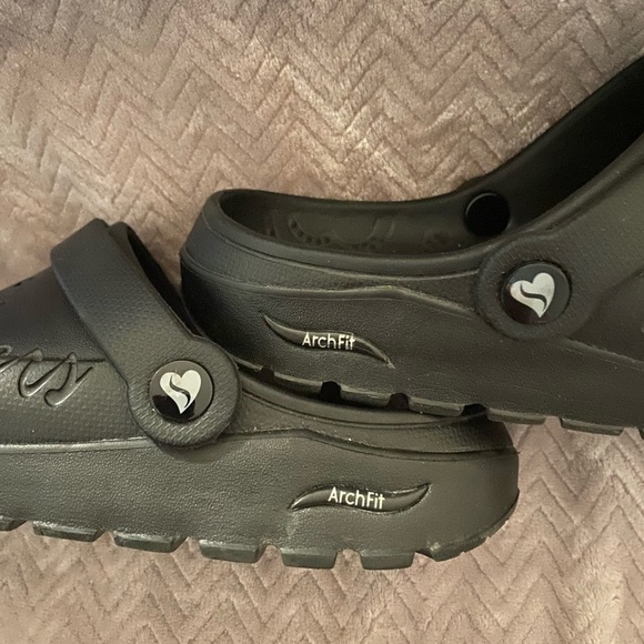 Skechers Black Slip-On Clogs - Picture 4 of 5